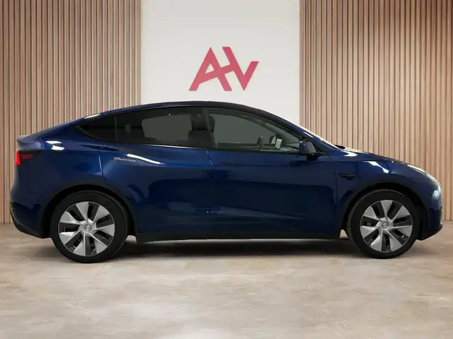 Tesla Model Y view 5