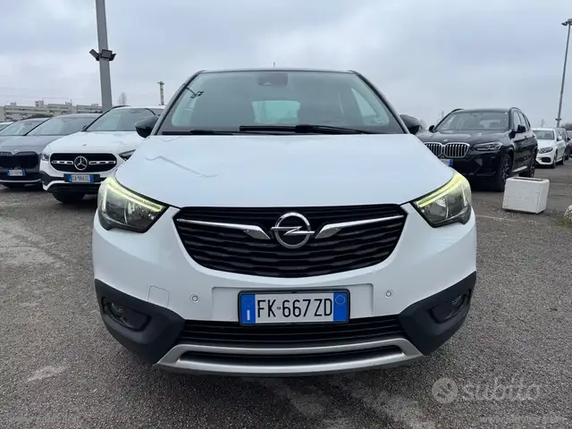 Opel Crossland X view 3