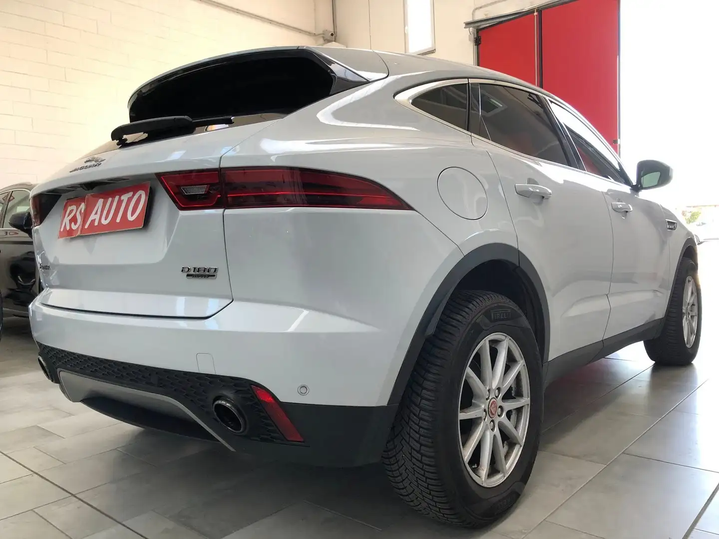 Jaguar E-Pace 2.0d i4 S awd 180cv auto Bianco - 2