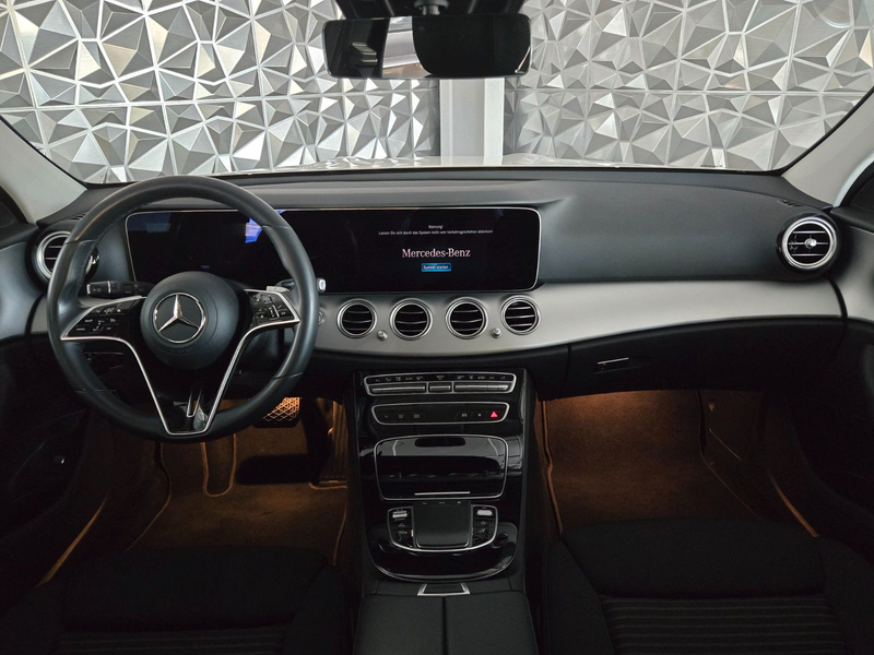 Mercedes-Benz E 300 de T Avantgarde MBUX*SPURPAKET*KEYLESS*LED* — photo 11