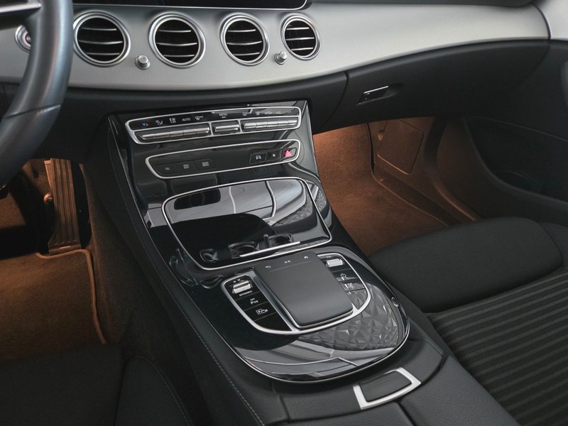 Mercedes-Benz E 300 de T Avantgarde MBUX*SPURPAKET*KEYLESS*LED* — photo 15