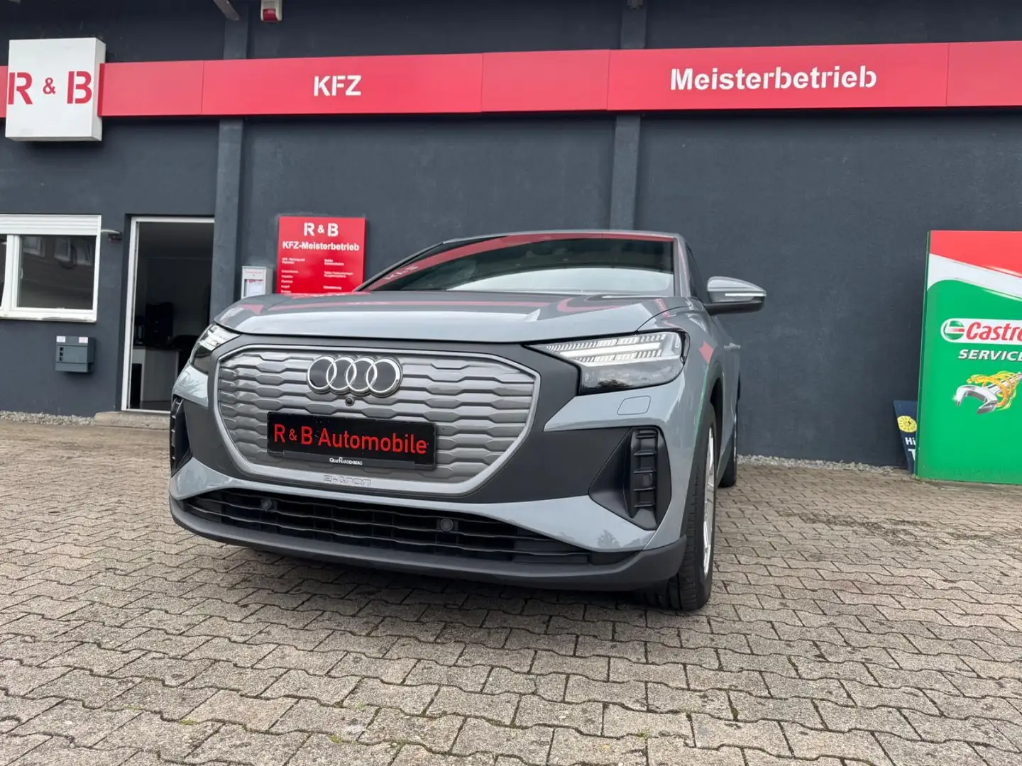 Audi Q4 e-tron Sportback 35 e-tron*S-Line*Matrix*Navi Gris - 2