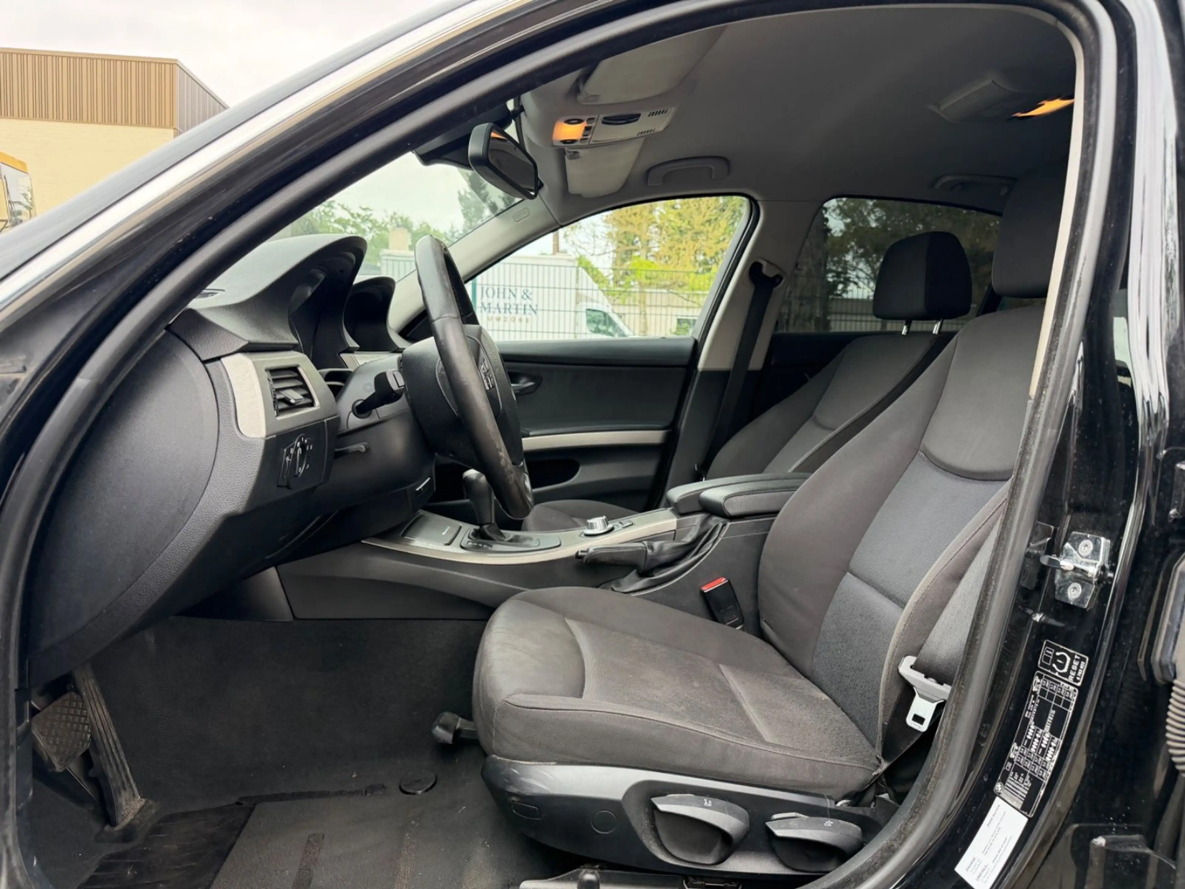 BMW 325 i 3 Limousine Automatik TÜV NEU & Garantie!!! — photo 13