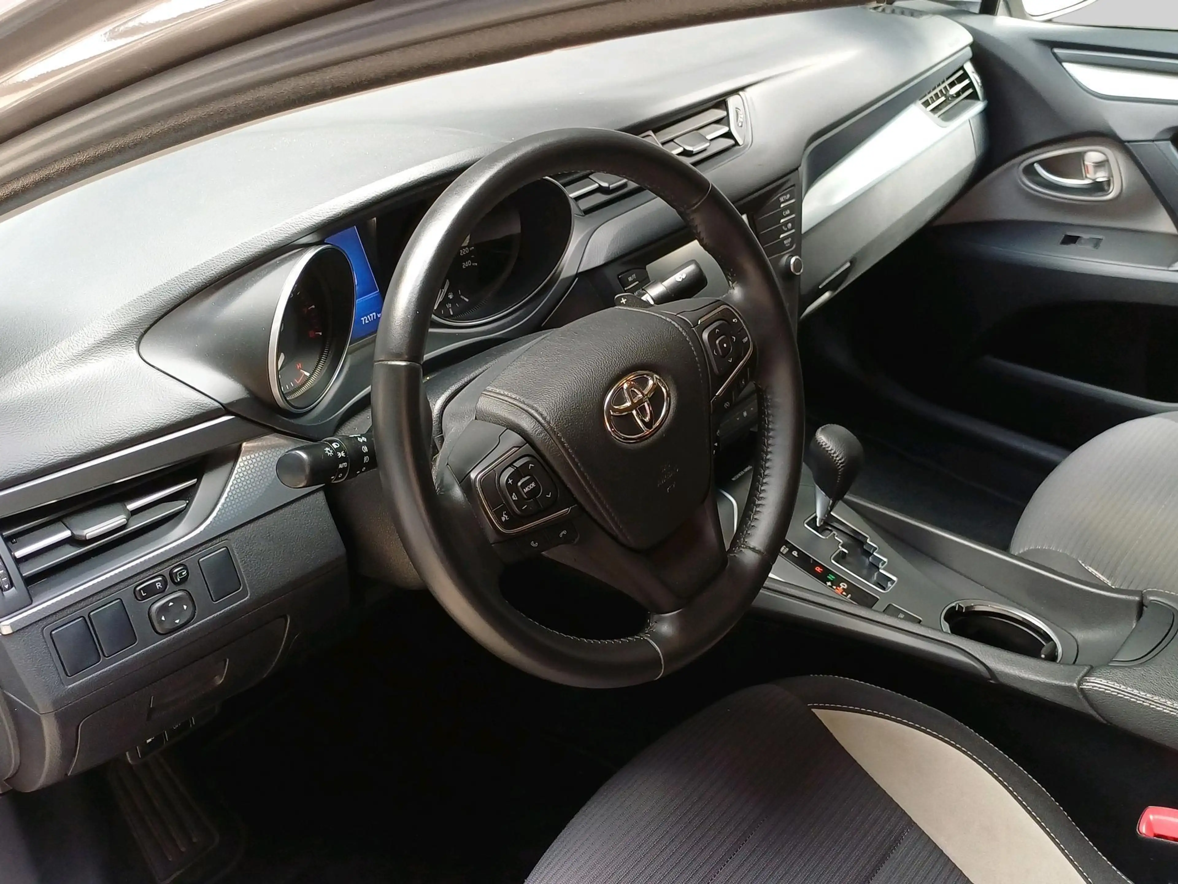 Toyota Avensis Sedan 1.8 Valvematic Multidrive S Comfort — photo 9