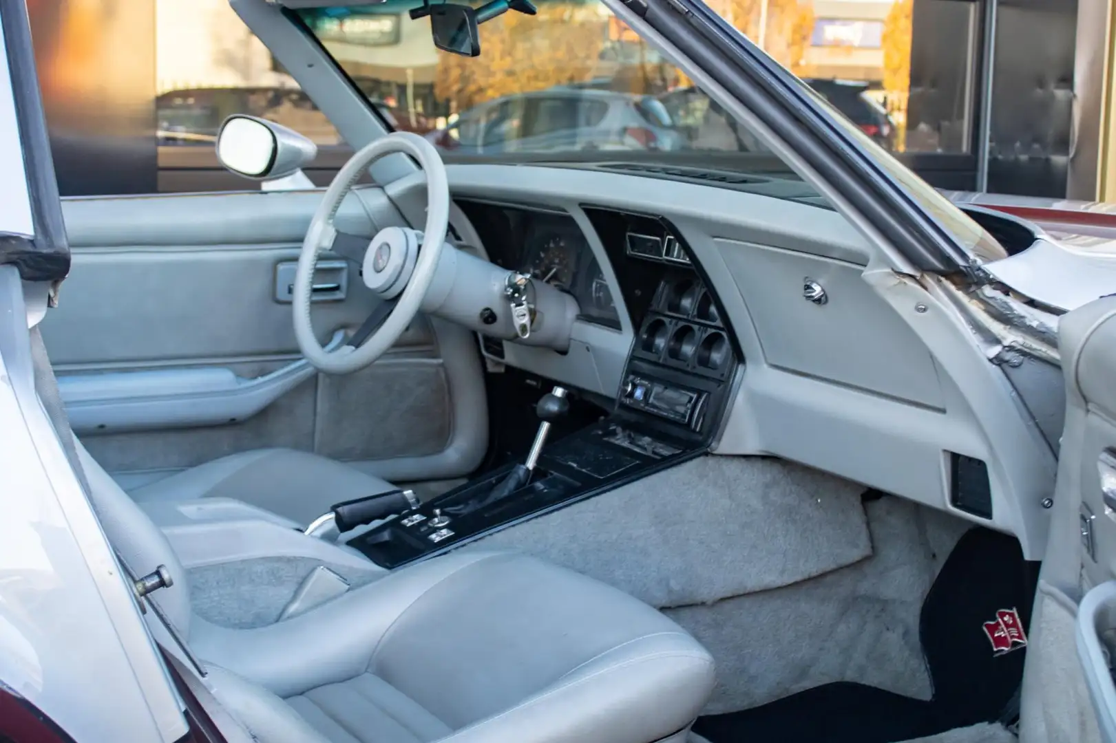 Chevrolet Corvette C3 | 5.7L (350 ci) V8|Cross-Fire Injection Grijs - 2