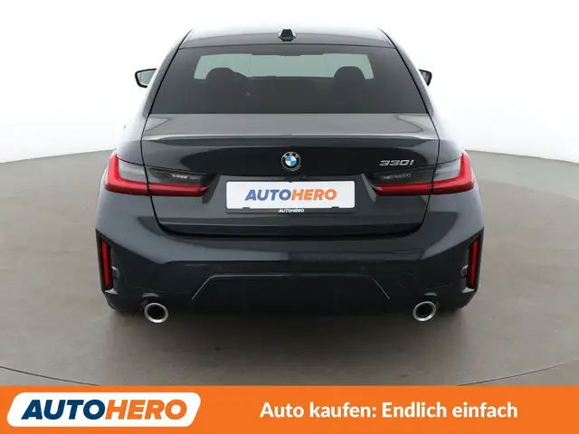 BMW 3 Series view 5