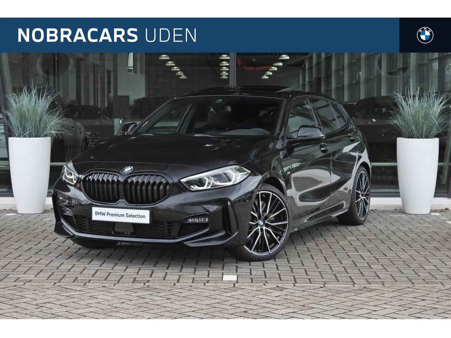 BMW 118 1 Serie 118i M Sport Automaat / Panoramadak / Spor Zwart - 1