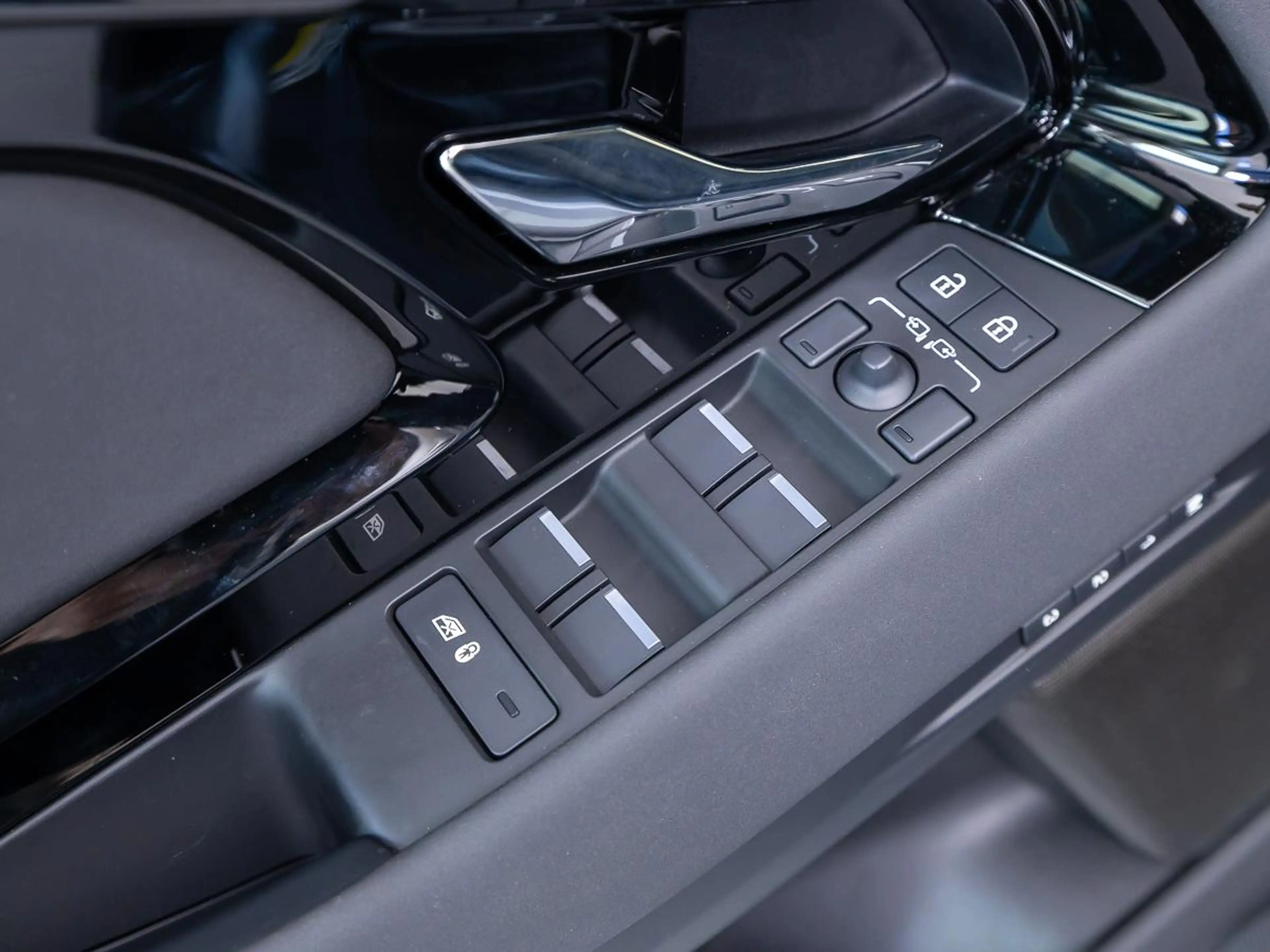 Land Rover Range Rover Evoque 1.5 P270e PHEV AWD SE Dynamic Edition l Cold Clima — photo 14