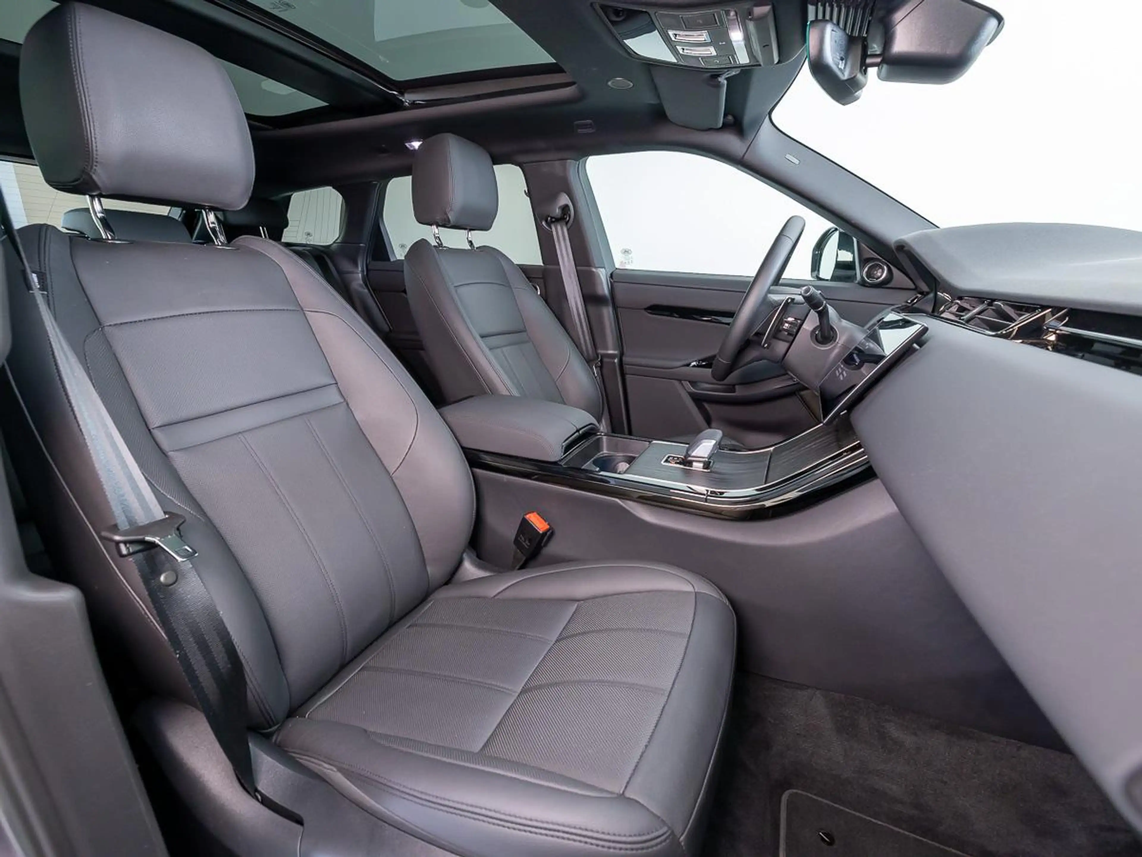 Land Rover Range Rover Evoque 1.5 P270e PHEV AWD SE Dynamic Edition l Cold Clima — photo 3