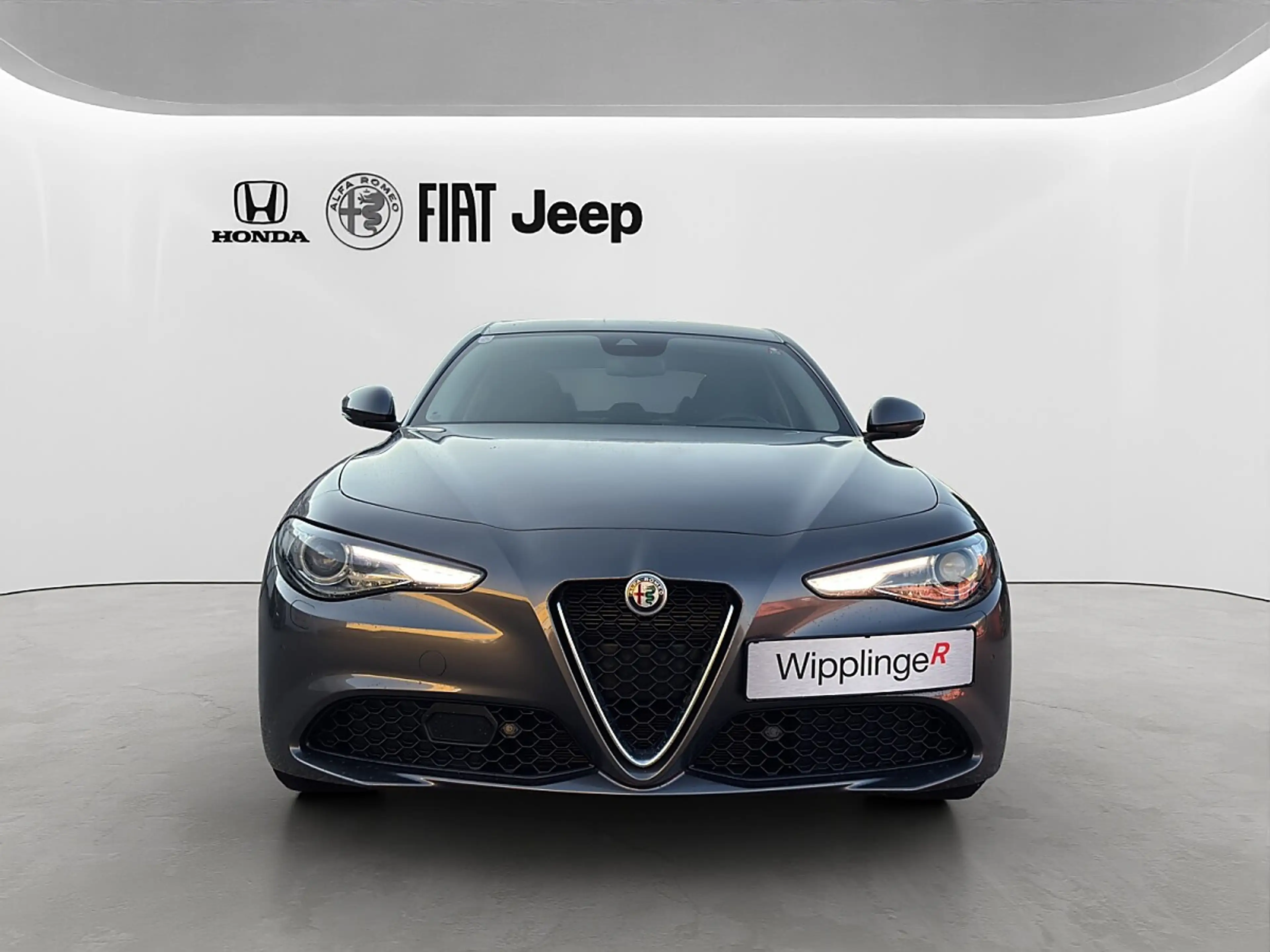 Alfa Romeo Giulia Ti 2,2 16V 190 AT8 — photo 2
