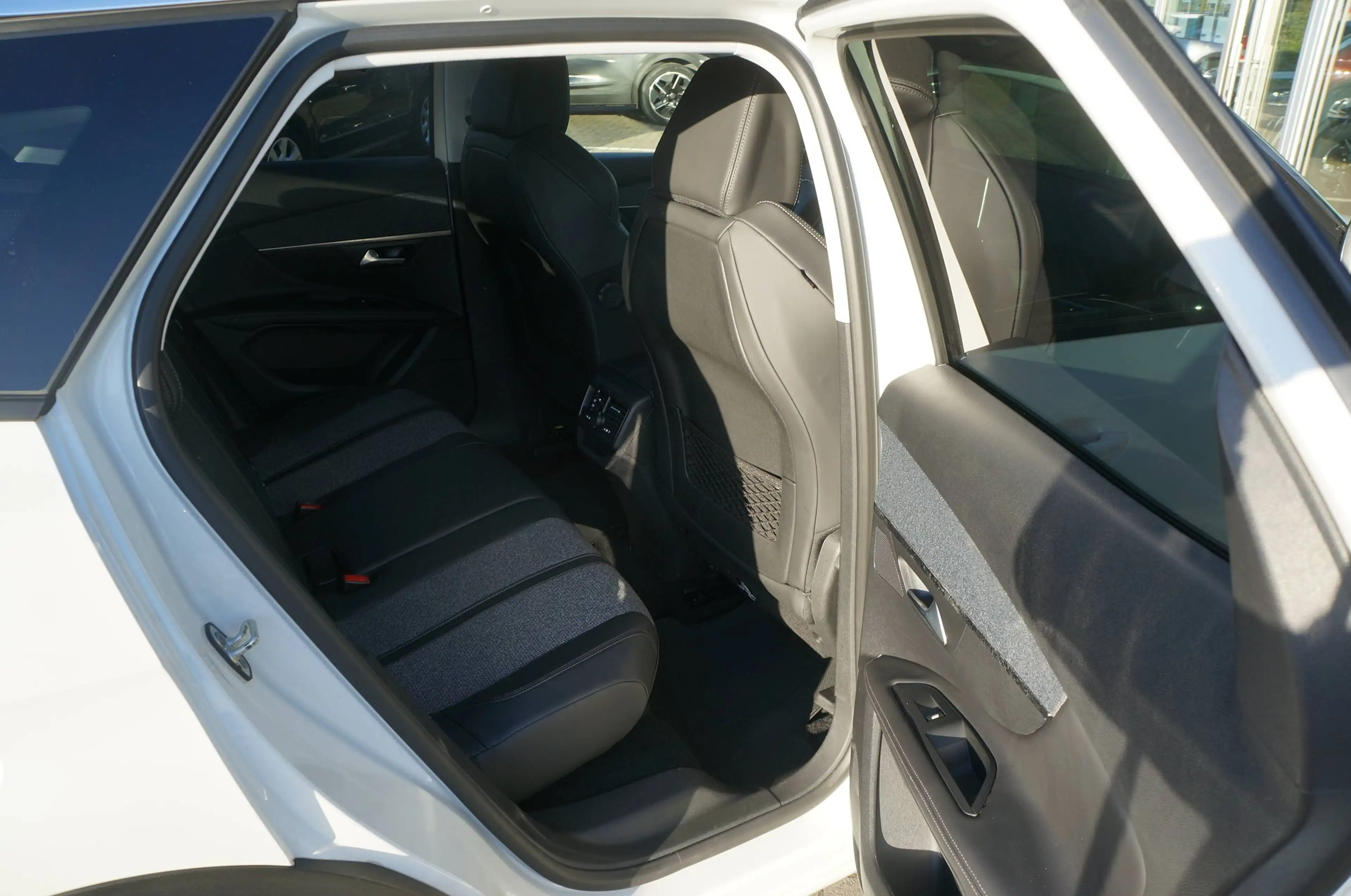 Peugeot 3008 3008 1.2 PureTech Allure (EU6.2) — photo 7