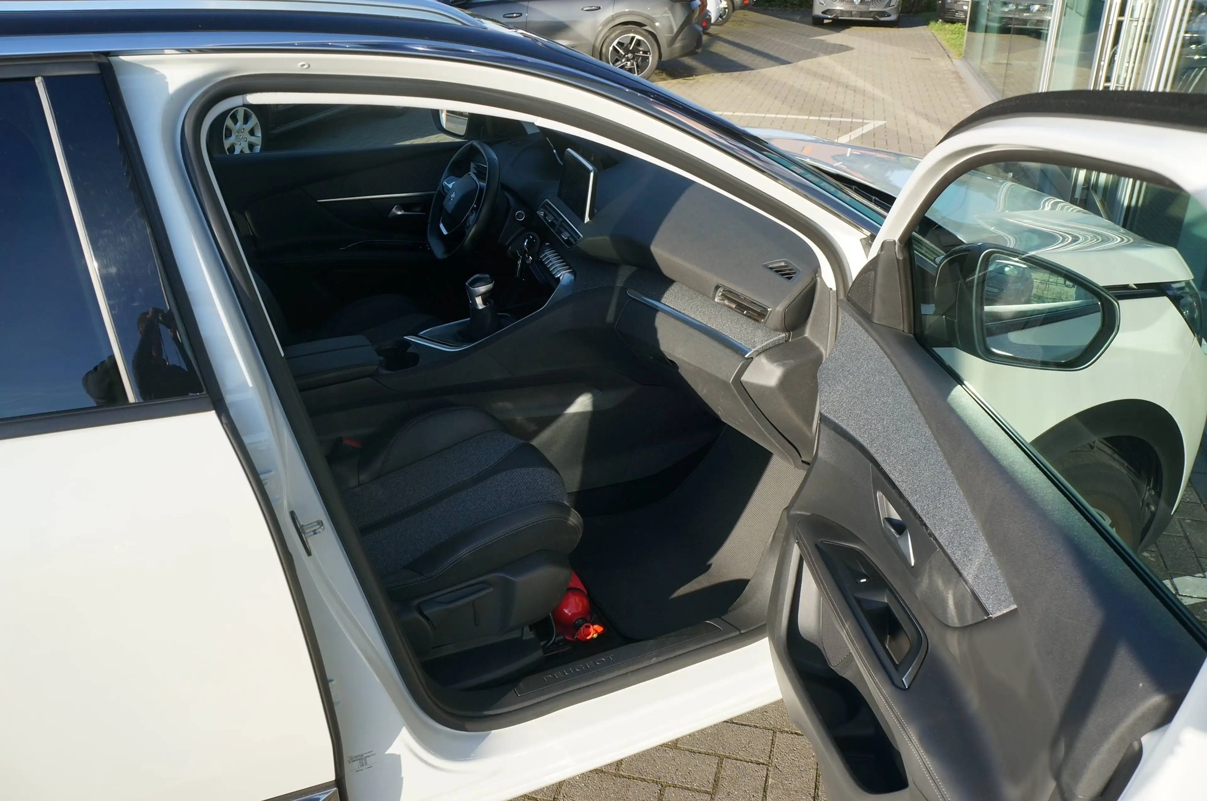 Peugeot 3008 3008 1.2 PureTech Allure (EU6.2) — photo 6