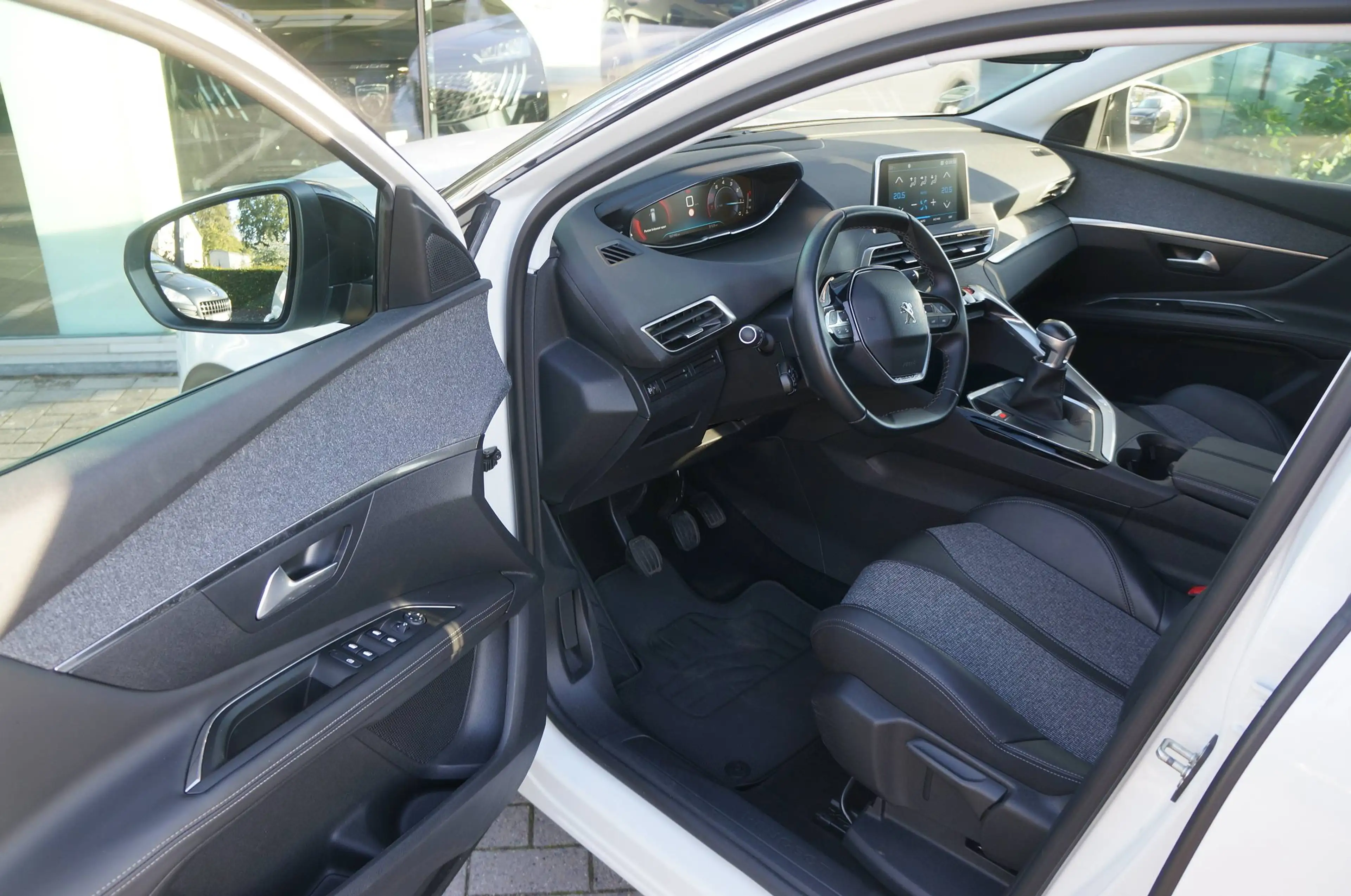 Peugeot 3008 3008 1.2 PureTech Allure (EU6.2) — photo 5