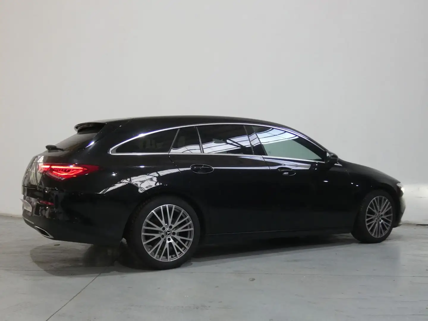 Mercedes-Benz CLA 180 Shooting Brake Negro - 2