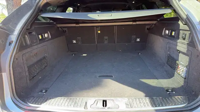 Jaguar XF view 14