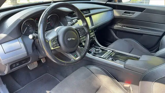 Jaguar XF view 8