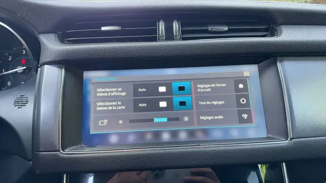 Jaguar XF view 13