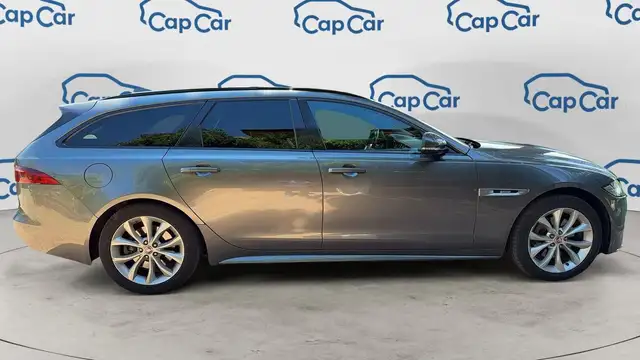 Jaguar XF view 4
