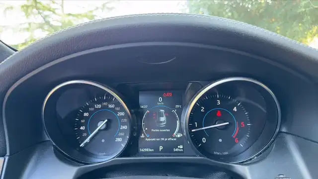 Jaguar XF view 12