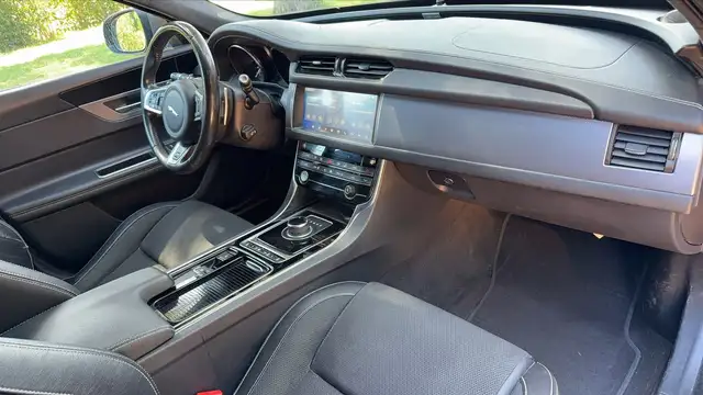 Jaguar XF view 10