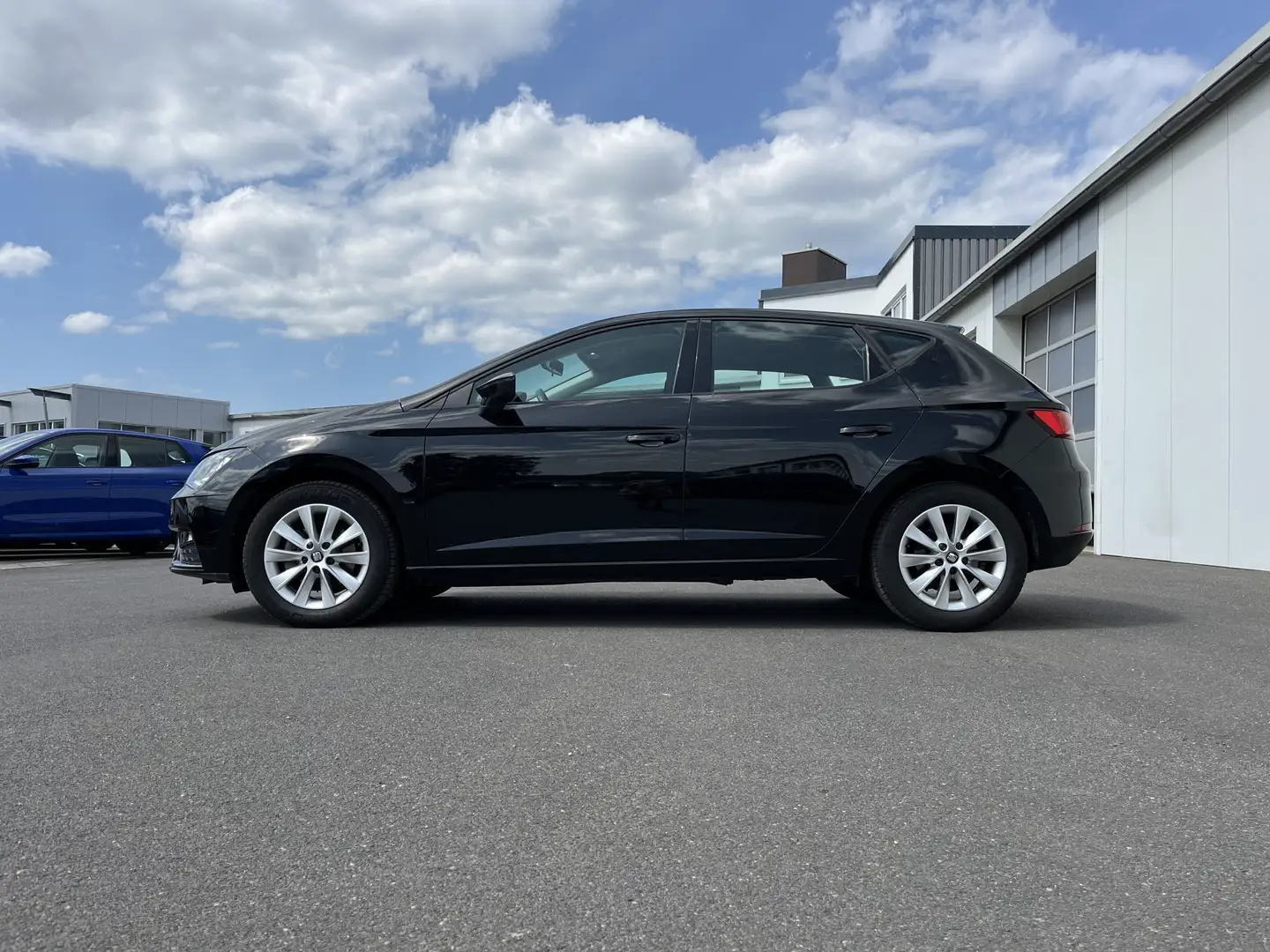 SEAT Leon 2.0 TDI DSG Style 125€ m. 20% Anzahlung DAB Navi Schwarz - 2
