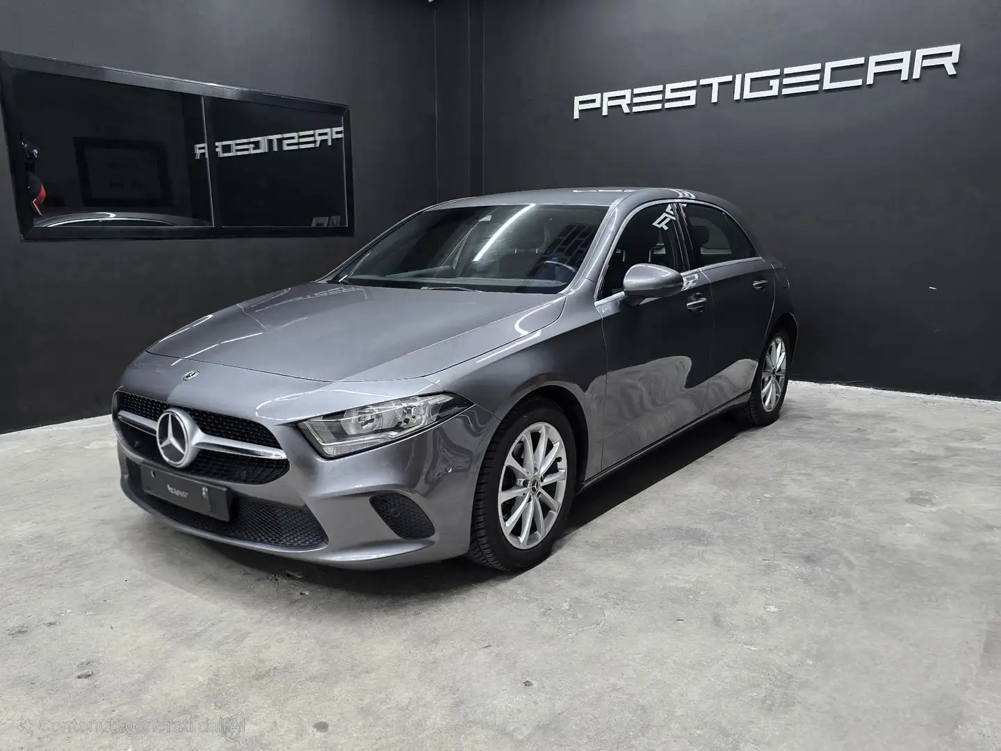 Mercedes-Benz A 180 d Sport auto Grijs - 1