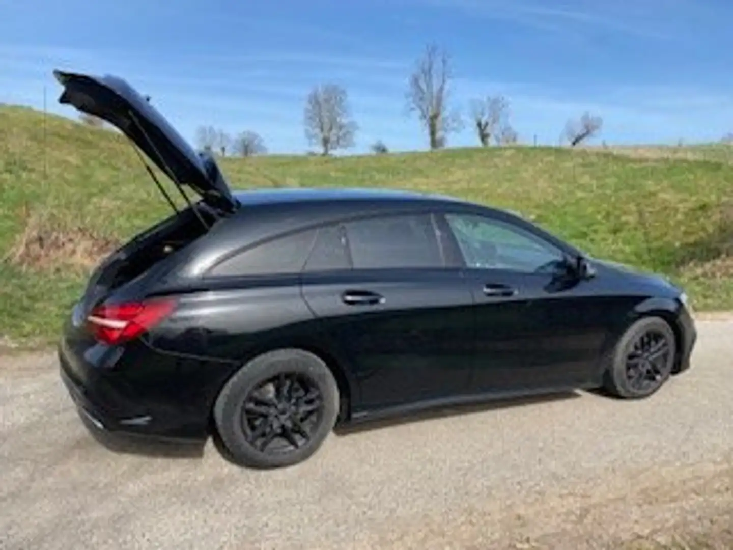 Mercedes-Benz CLA 200 d Noir - 1