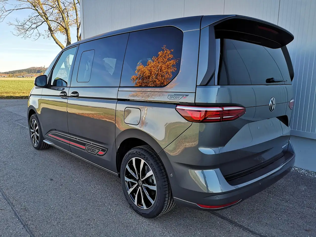 Volkswagen T7 Multivan 1,5eHybrid DSG 4Motion Sport Edition Premium KÜ 5 2