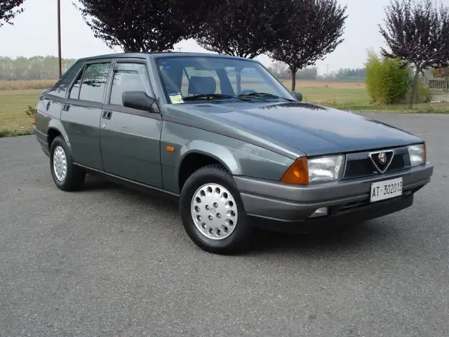 Alfa Romeo 75