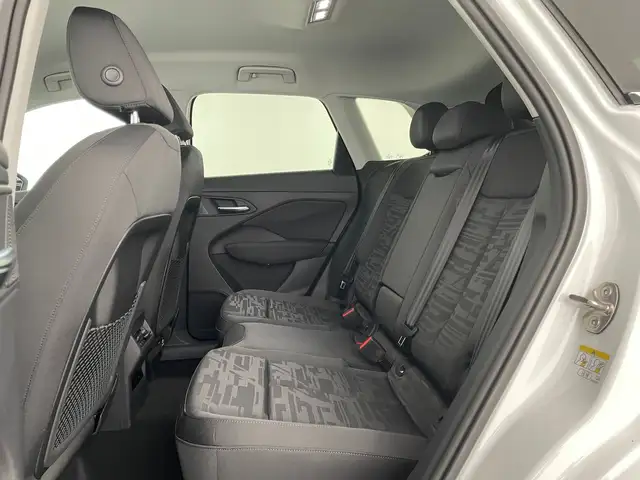 Audi Q3 view 11