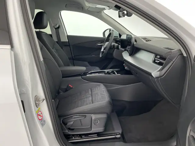 Audi Q3 view 10