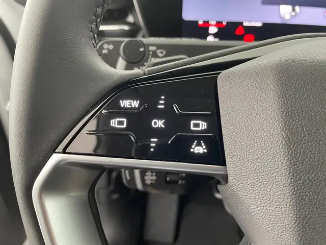 Audi Q3 view 14