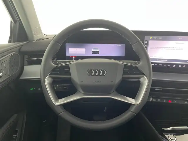 Audi Q3 view 12