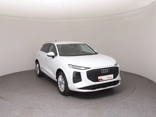 Audi Q3 view 2