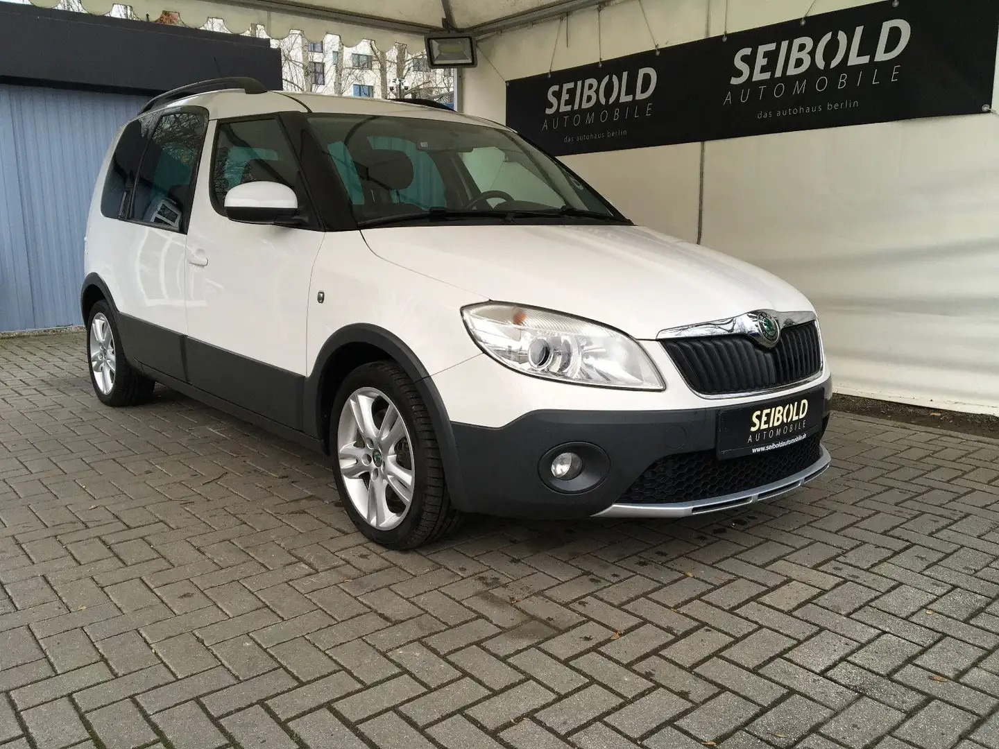 Skoda Roomster 1.2TSI Scout/Autom/Klima/8 fach bereift Weiß - 2