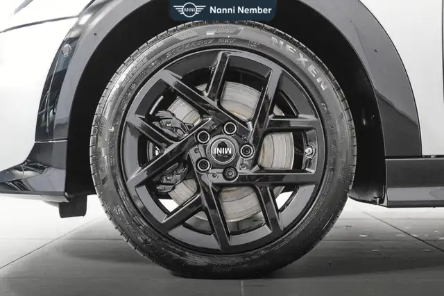 Mini Hatch view 7