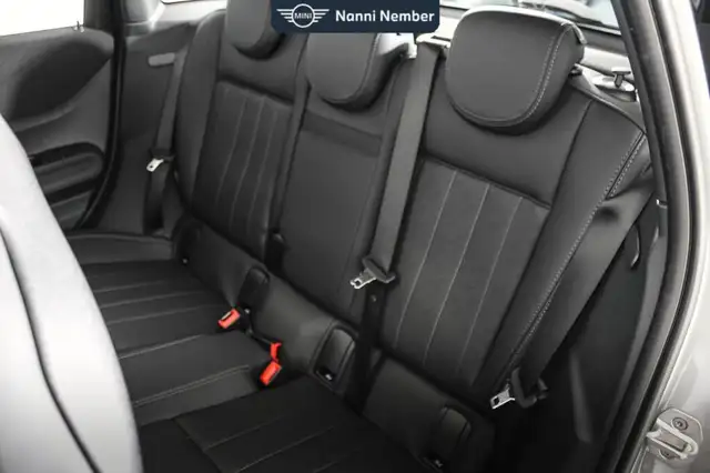 Mini Hatch view 14
