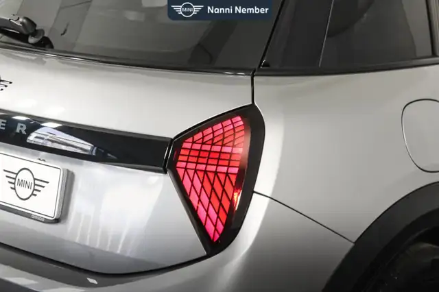 Mini Hatch view 6