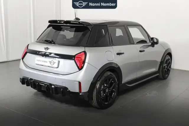 Mini Hatch view 3