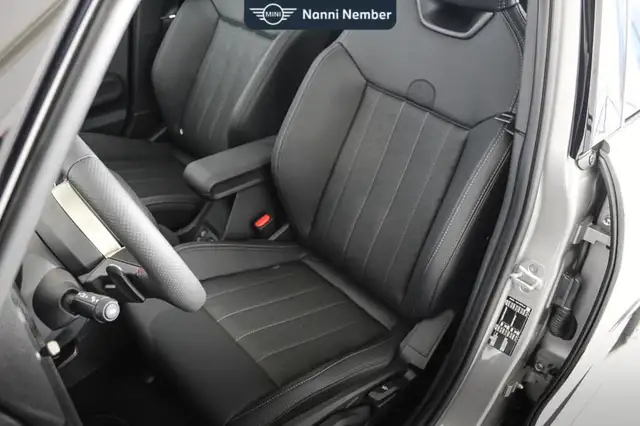 Mini Hatch view 13
