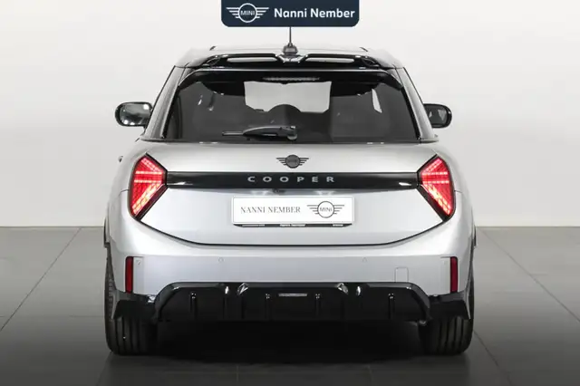 Mini Hatch view 4