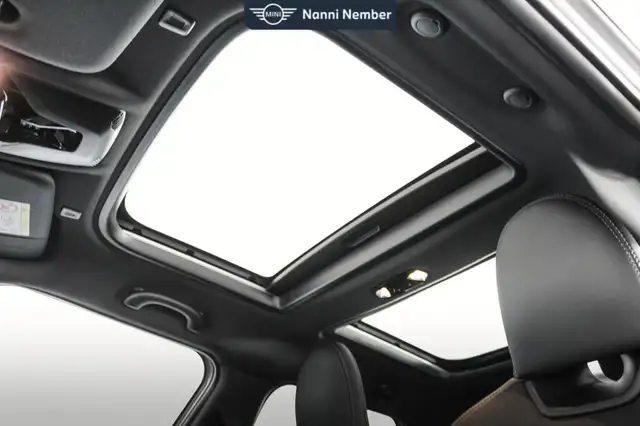Mini Hatch view 9