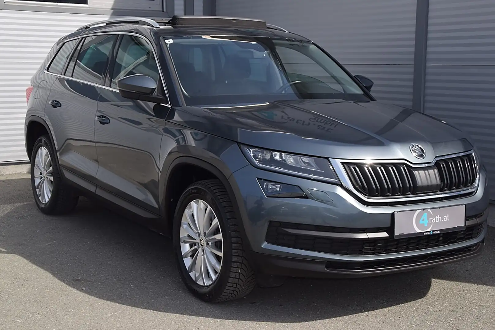 Skoda Kodiaq 2,0 TDI 4x4 Style DSG P-DACH/AHK/LED Grau - 2