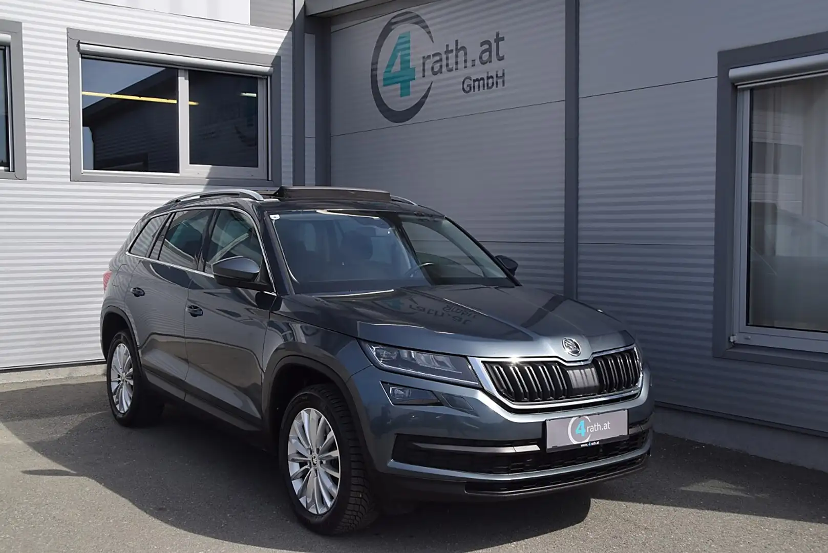 Skoda Kodiaq 2,0 TDI 4x4 Style DSG P-DACH/AHK/LED Grau - 1