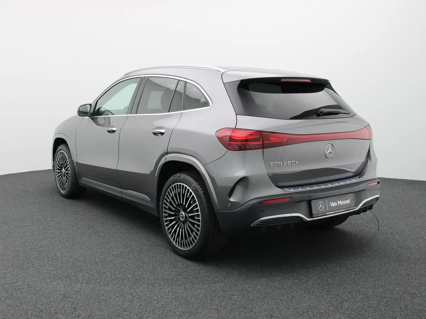 Mercedes-Benz EQA 250 250+ AMG Line + PANORAMISCH DAK + CARPLAY + LED + Grijs - 2