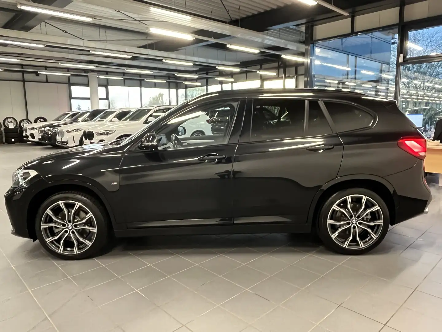 BMW X1 xDrive20i M Sport HUD PANO RFK NAVI AHK LED LM Nero - 2