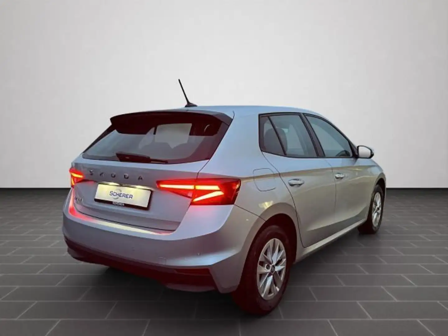 Skoda Fabia Selection 1.0 TSI DSG CARPLAY KAM SHZ pACC Silber - 2