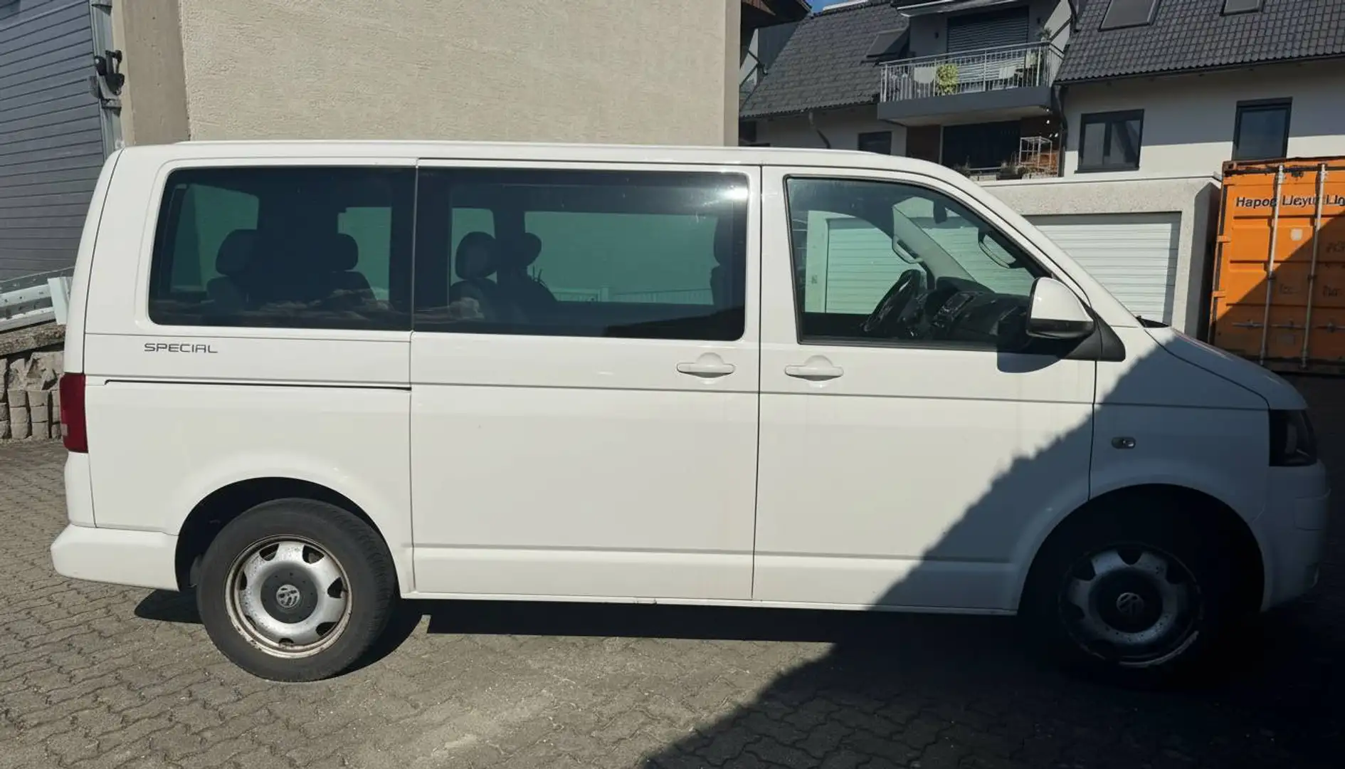 Volkswagen T6 Multivan VW Multivan Starline 4Motion Diesel, Standheizung, 7-Sitzer, AHK, servicegepflegt bei Porsche Weiß - 2