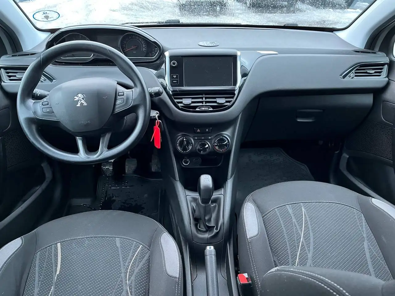 Peugeot 208 208 — photo 2
