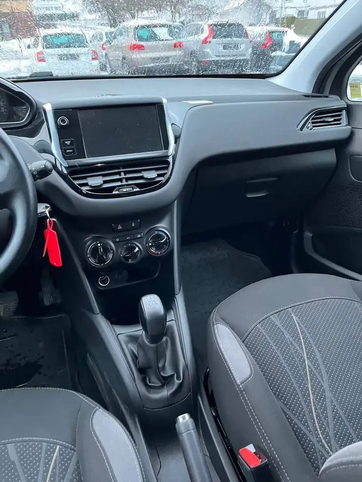 Peugeot 208 208 — photo 4
